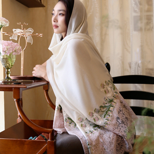 绣坊新品 花园奢美蕾丝拼接刺绣秋冬匠心披肩牛奶白色 高定羊绒dio
