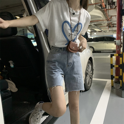 Real shooting and real price ~ Korean version versatile loose and thin Capris embroidered love high waist and wide leg shorts fashion