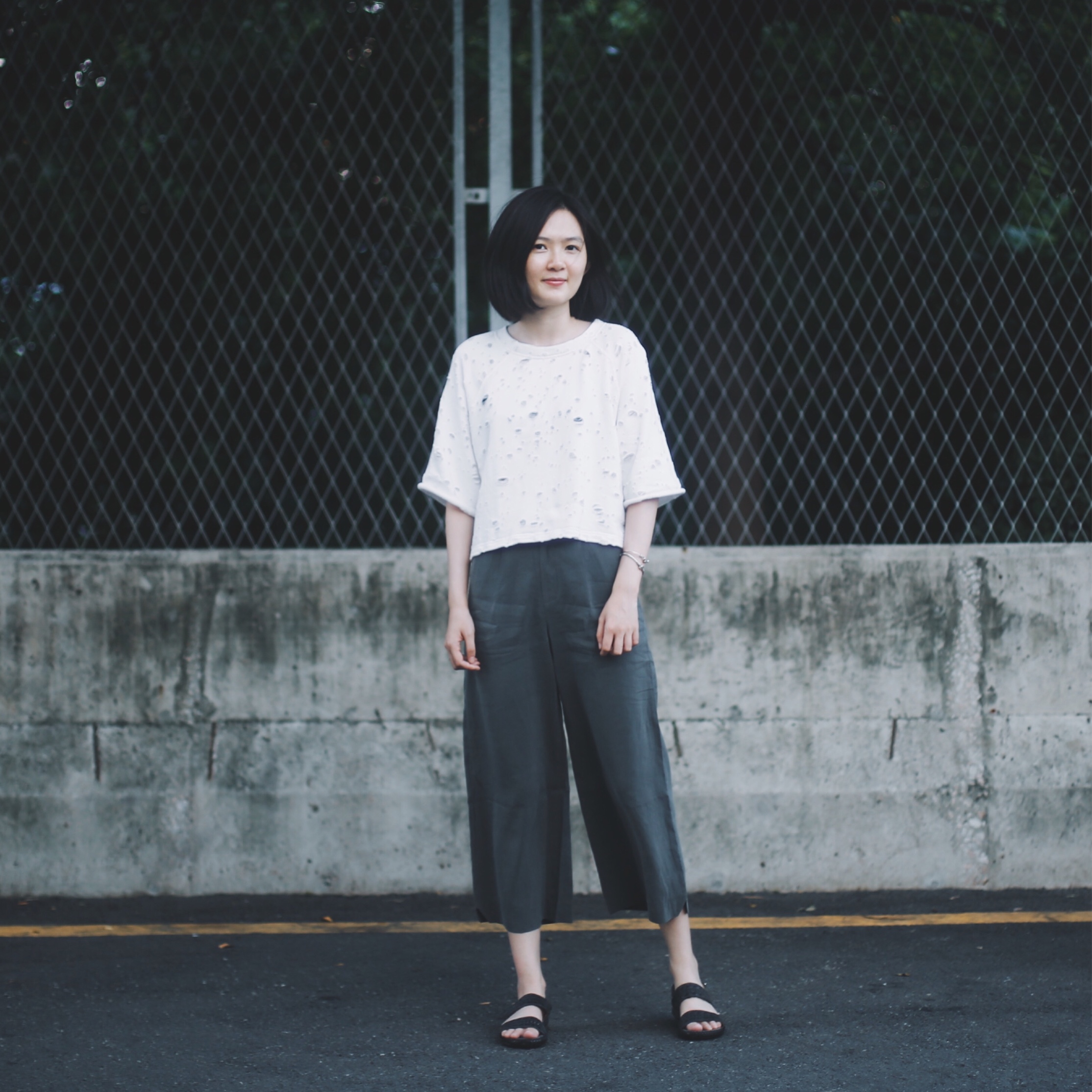 The That This | 定制独特冲孔工艺 | 白色破洞短款T恤 | may yon在类目 女装/女士精品, T恤中 - 来自Buy2taobao.com提供专业的淘宝代购服务
