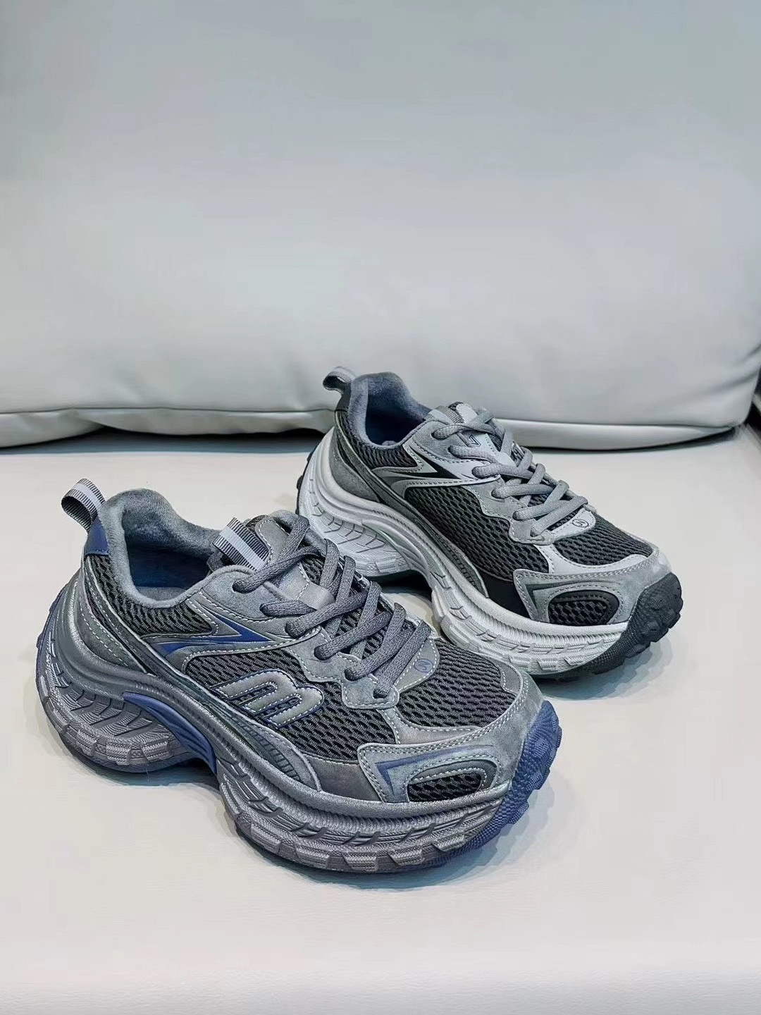 一见心动～实体店同售炸街款加绒老爹鞋2025新款时尚休闲舒适女鞋