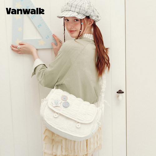 VANWALK/出走小众褶皱抽绳单肩包