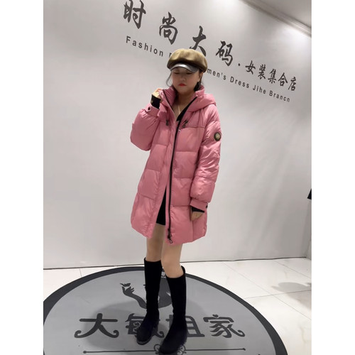 9809芮娜依莲冬新款加肥加大码女装通勤立体剪裁连帽保暖羽绒服