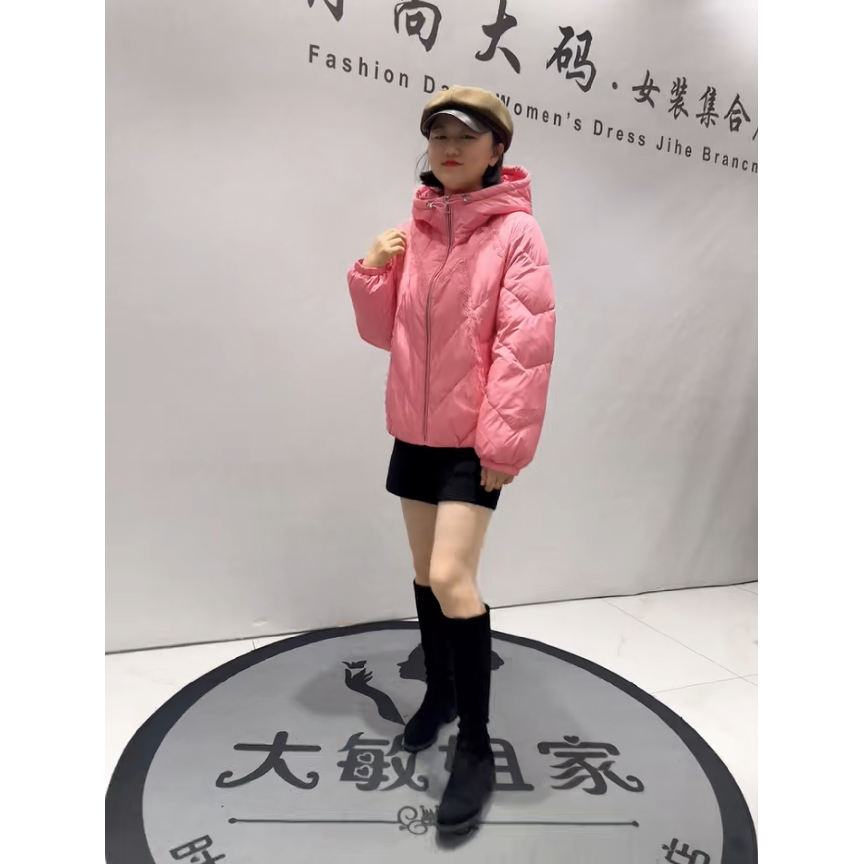 9858芮娜依莲冬新款加肥加大码女装立体剪裁连帽加厚保暖棉衣棉服