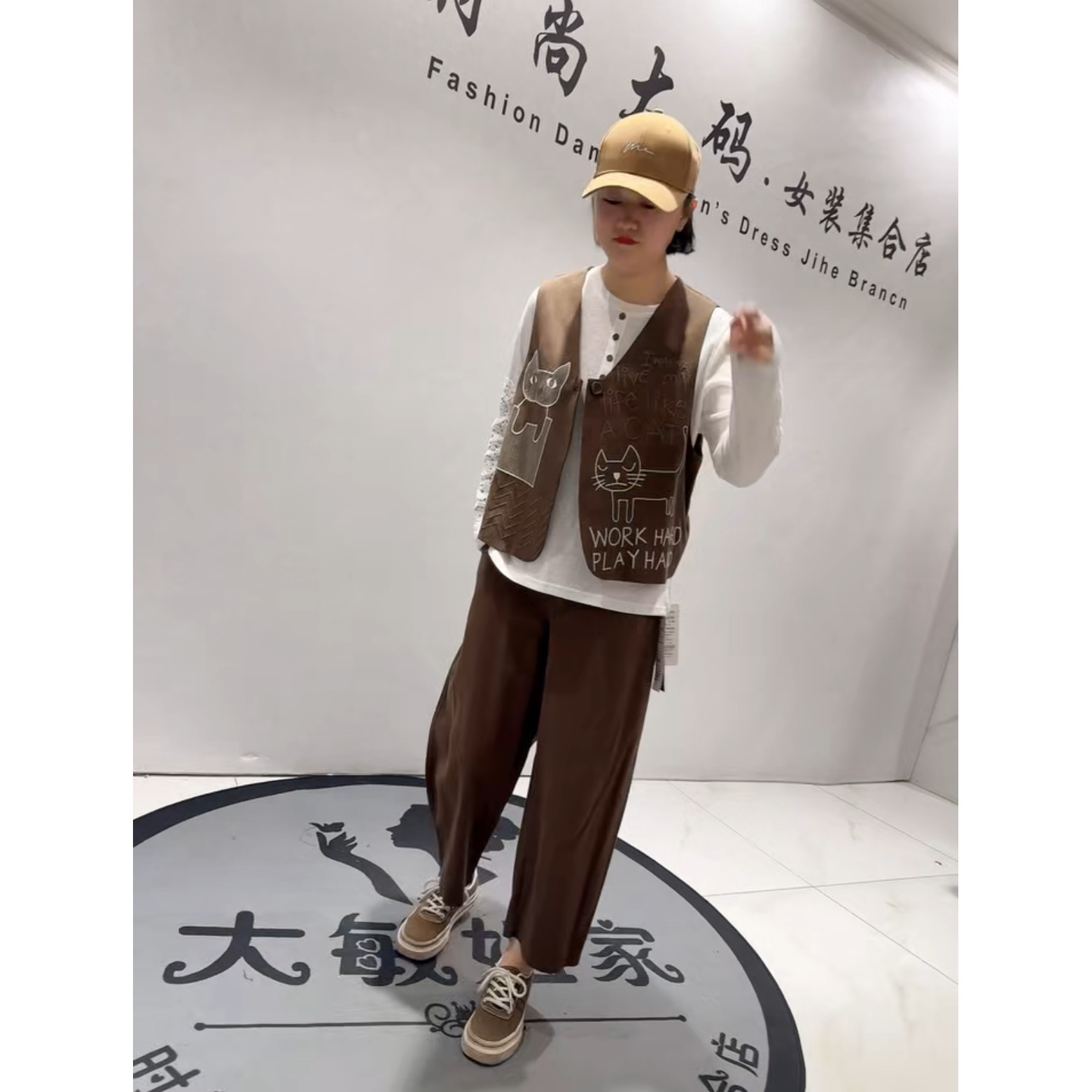 7509女权贵族2026春新款加肥加大码女装减龄洋气百搭刺绣遮肉马夹,女装/女士精品,大码内搭,淘宝优惠券,粉丝福利购,淘宝优惠卷