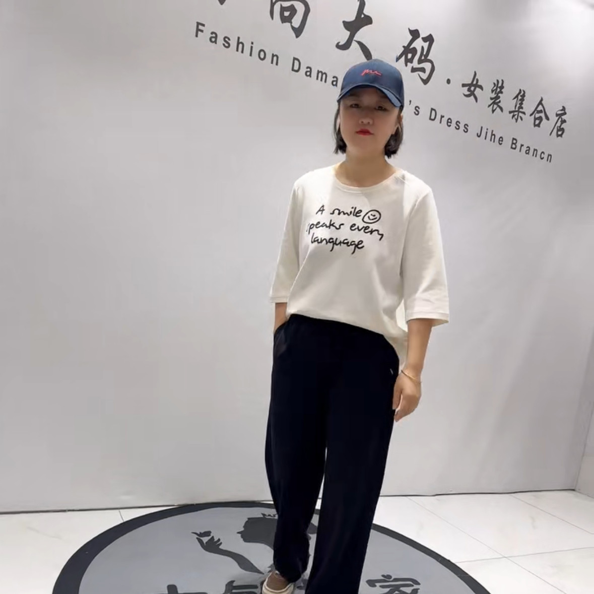 2096针丝缘子汇冬季新款加肥加大码女装立体剪裁刺绣半袖T恤小衫