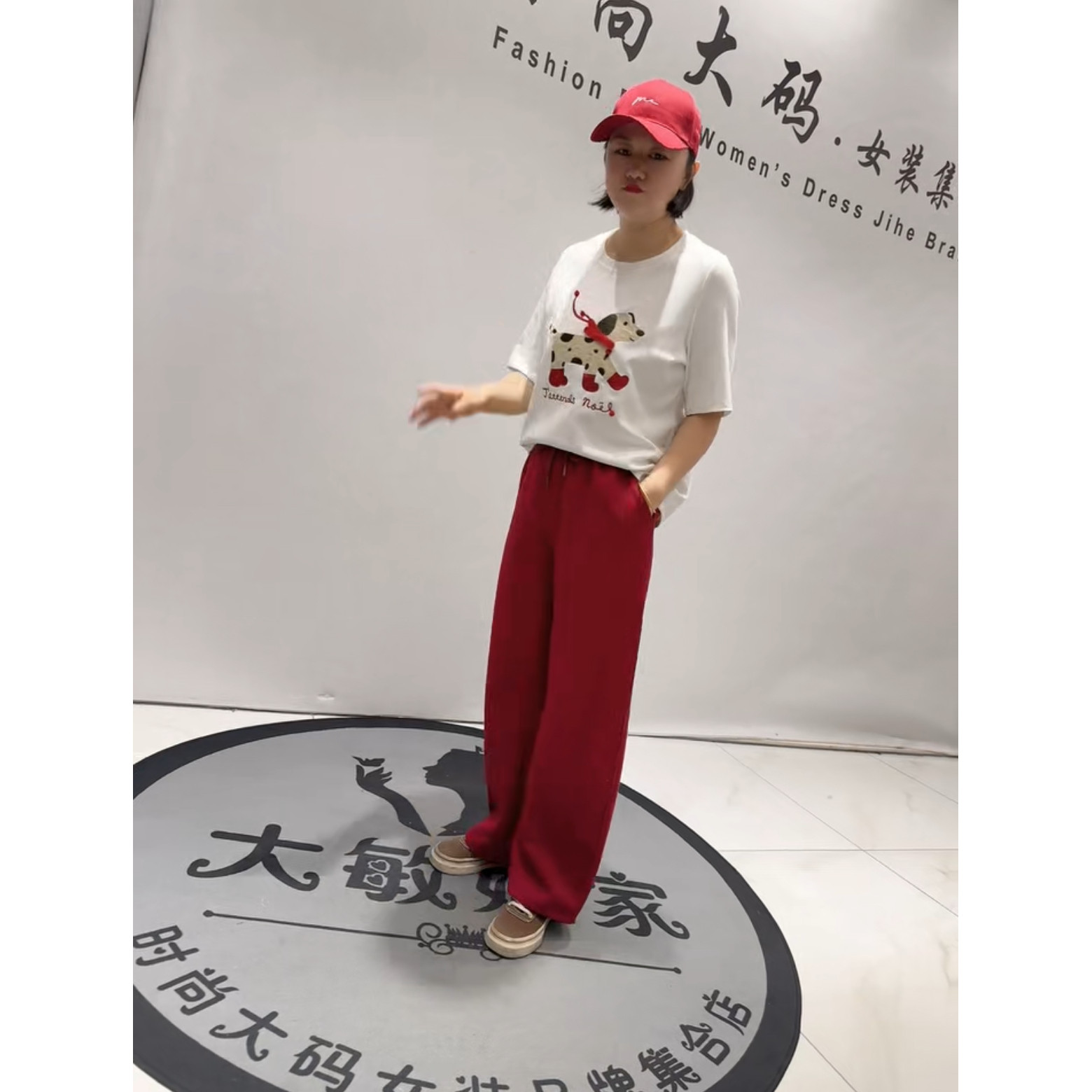 1583女权贵族2026春新款加肥加大码女装减龄烫钻松紧腰弯刀裤子,女装/女士精品,大码内搭,淘宝优惠券,粉丝福利购,淘宝优惠卷