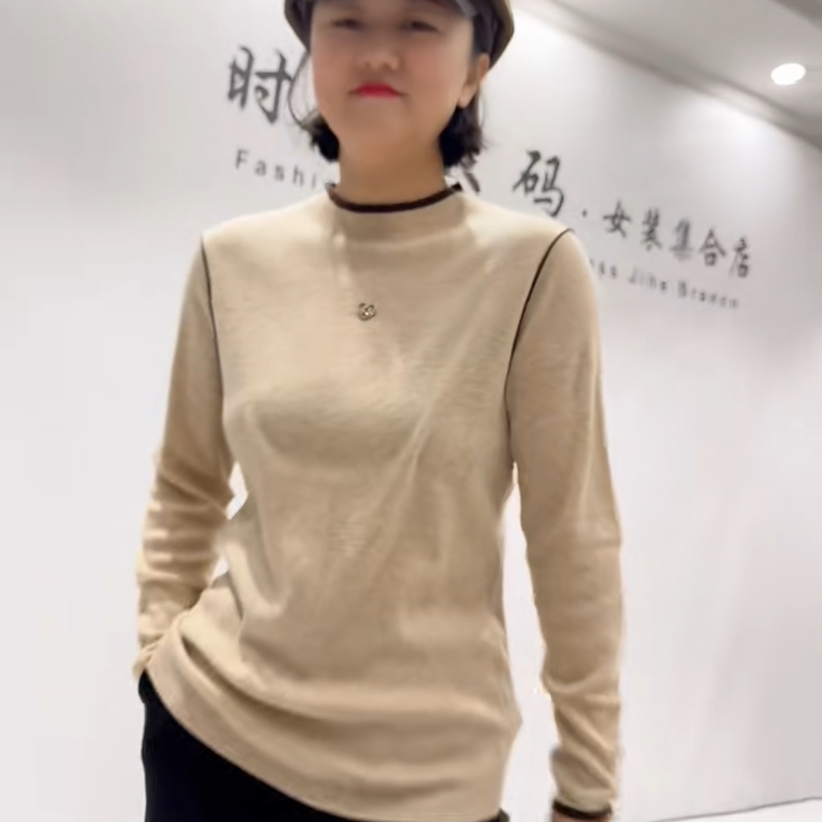 5023芮娜依莲冬新款加肥加大码女装立体剪裁针织曲珠打底小衫毛衫
