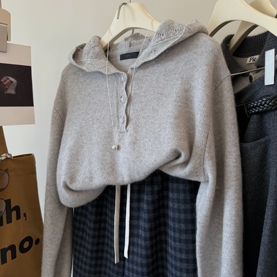 %10.3山羊绒蕾丝钩花连帽针织衫