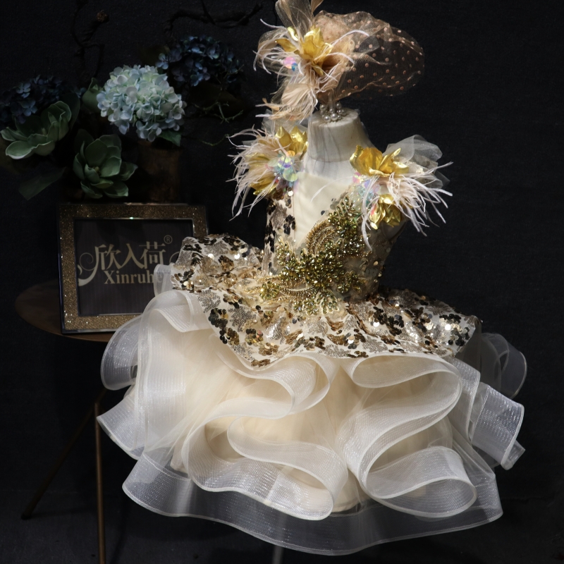 金色短款蓬蓬裙欣入荷公主