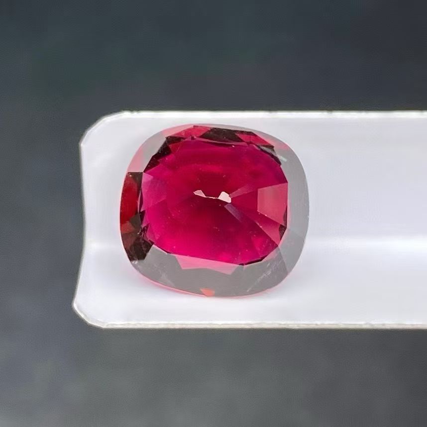 5.29克拉天然鸽血红碧玺戒面裸石