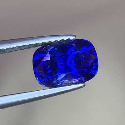 天然蓝宝石明亮色皇家蓝彩宝戒面
