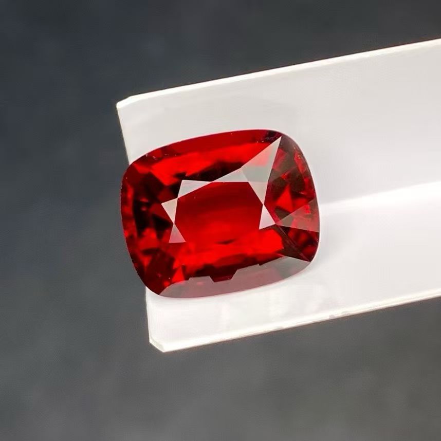 5.26克拉天然鸽血红碧玺戒面裸石