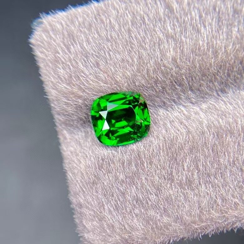 2.03克拉天然卡扎尼沙弗莱裸石