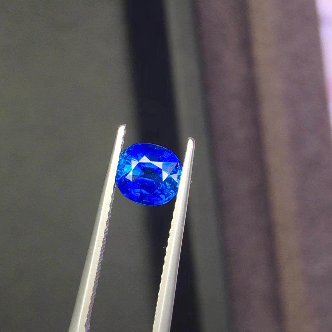 斯里兰卡天然aig无烧皇家蓝宝石戒面1.32克拉珠宝裸石明亮色全净