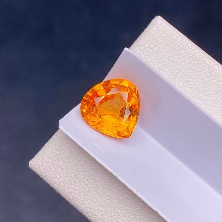 3.09克拉天然芬达石戒面桃心形