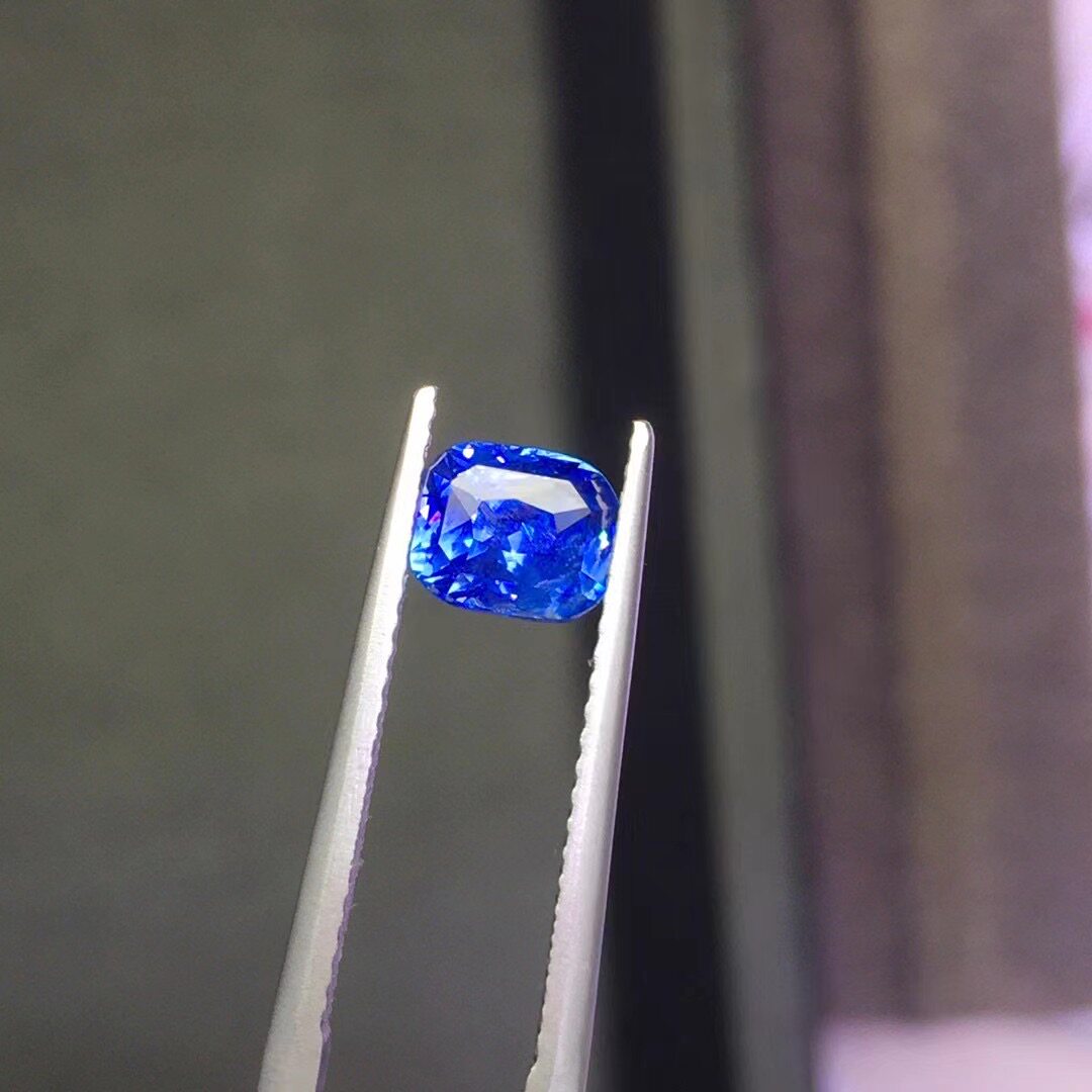 1.50克拉GUILD天然无烧蓝宝石矢车菊VB评级晶体干净彩宝裸石戒面