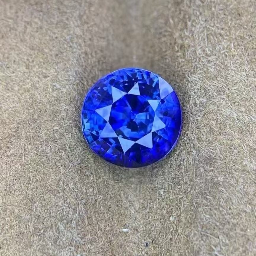 明亮色3.5克拉天然皇家蓝宝石圆形戒面GUILD证书满火彩VB评级精品
