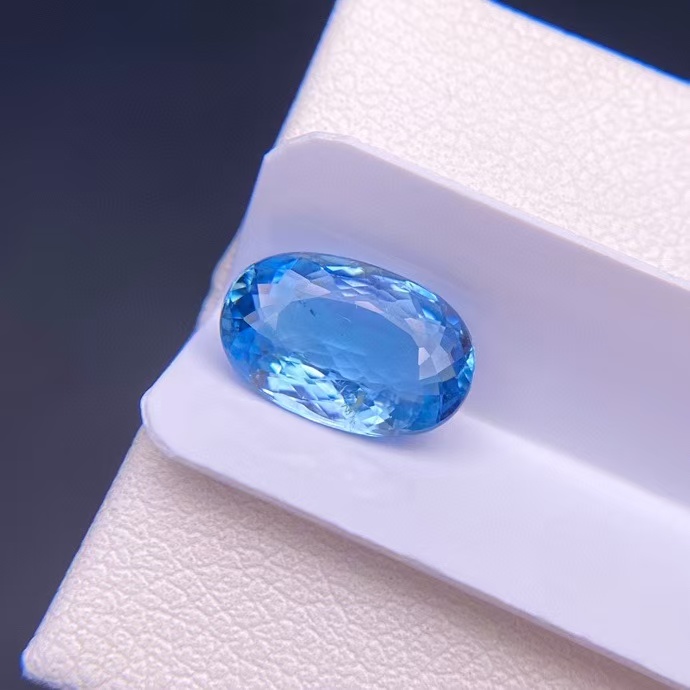 1.63克拉天然帕拉伊巴霓虹蓝碧玺