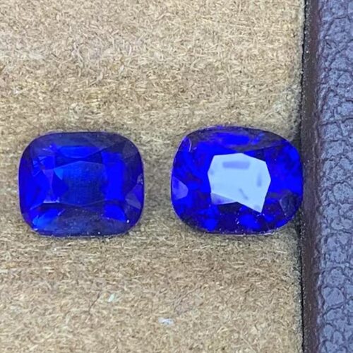 2.11克拉天然精品皇家蓝宝石耳钉