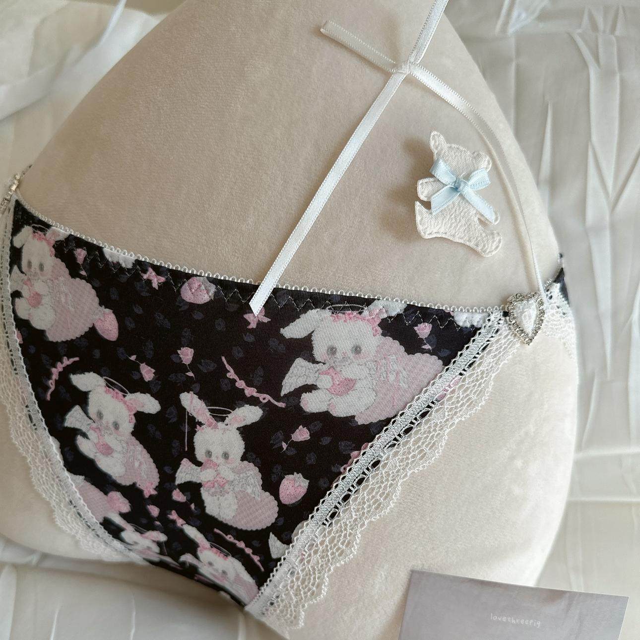 少女梦境/复古昭和风蜜雪兔兔爱心钻饰黑色内裤高开叉性感三角裤,女士内衣/男士内衣/家居服,女三角裤,淘宝优惠券,粉丝福利购,淘宝优惠卷