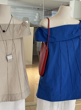 蓝色绝美一字肩上衣女夏季露肩锁骨法式高级感宽松短袖设计感衬衫