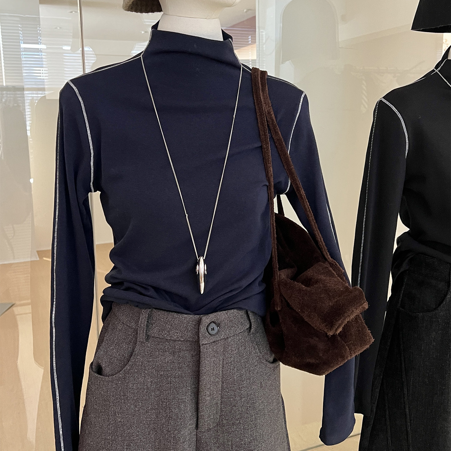 撞色明线加绒打底衫半高领设计感