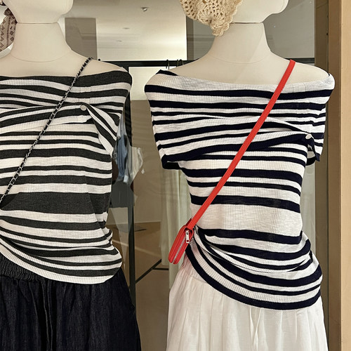 一字肩横条纹针织衫露肩翻领纯欲