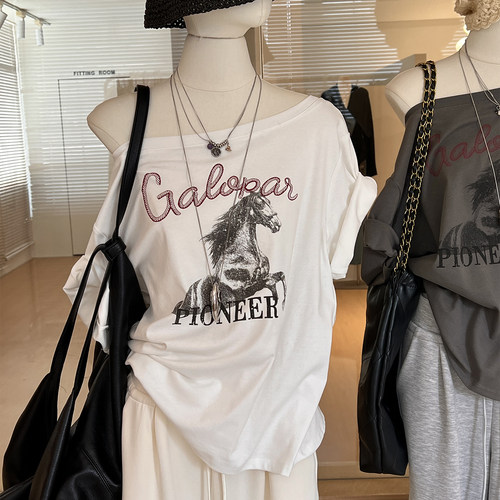 露肩一字领印花短袖T恤宽松舒适