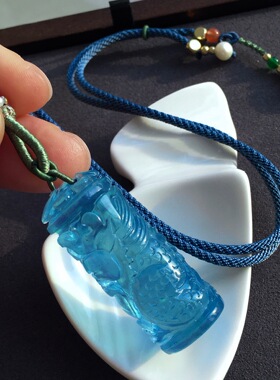 天然海蓝宝雕刻龙柱吊坠  总重28.5克 晶体通透 魔鬼蓝色