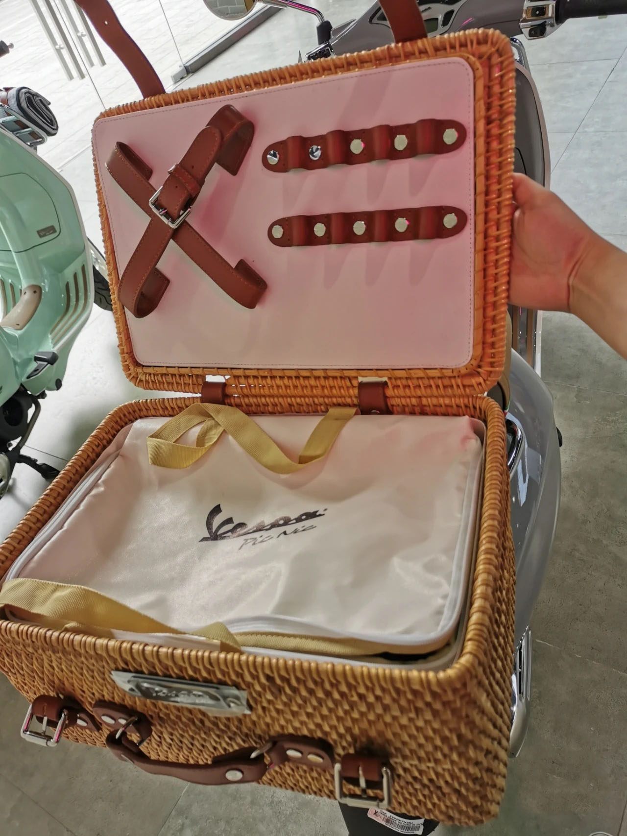 适用原厂vespa picnic维斯帕限量野餐版藤箱春天冲刺150300后备箱