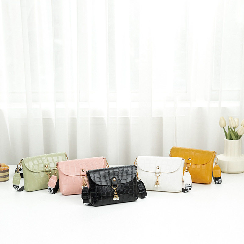 女士包包2022夏季新款鳄鱼纹珍珠吊简易小方包休闲手机包一件,运动包/户外包/配件,挎包/拎包/休闲包,淘宝优惠券,粉丝福利购,淘宝优惠卷