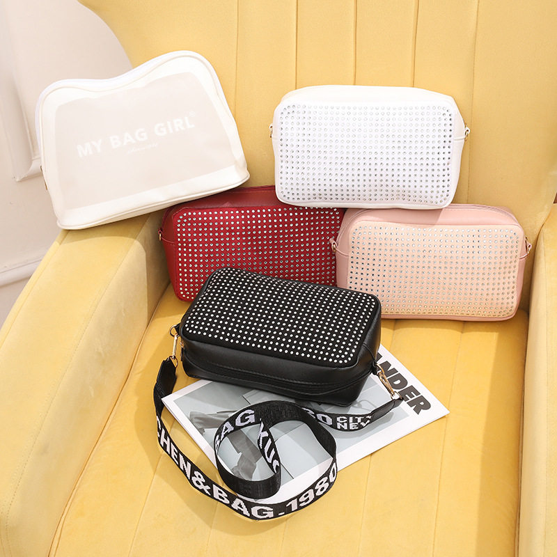 潮流女包铆钉休闲小方包女2023时尚小众单肩斜跨包链条包一件,运动包/户外包/配件,挎包/拎包/休闲包,淘宝优惠券,粉丝福利购,淘宝优惠卷