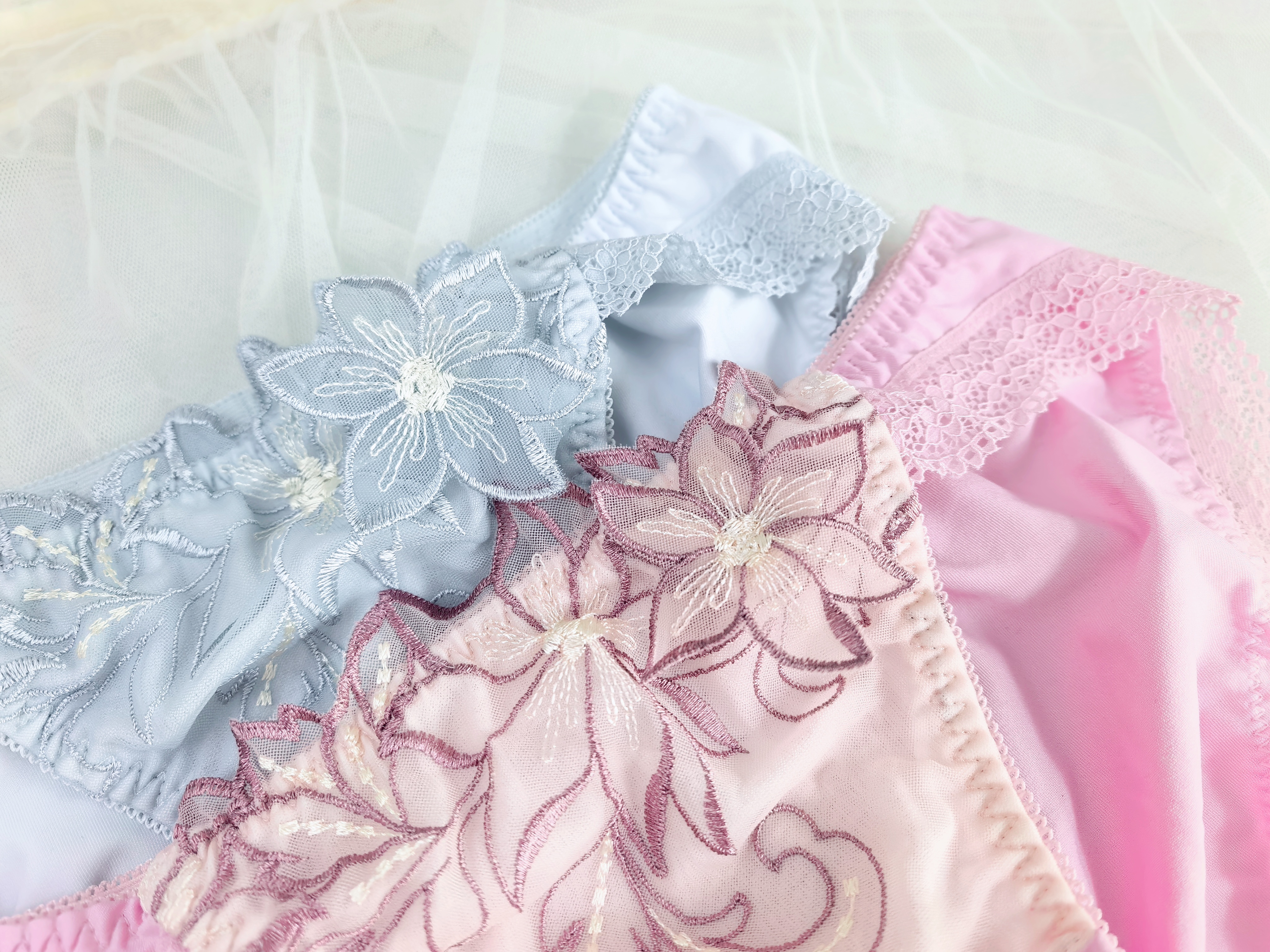 日单Ri*a纯原日系刺绣少女士低腰内裤丝滑花片性感女三角裤