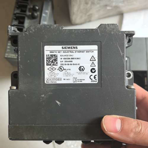 全新原装交换机6GK5204-2BB10-2AA3 成色一般，