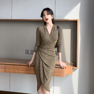 小个子秋装搭配显高显瘦V领修身裙子气质显瘦微胖女生包臀连衣裙