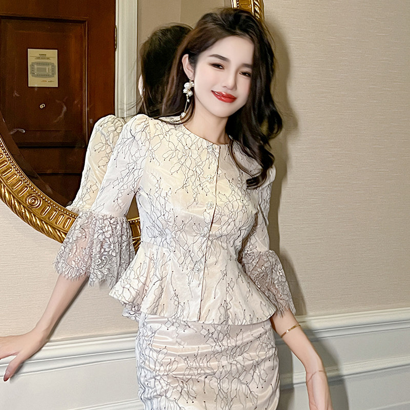 今年流行漂亮印花小香风外套女2026新款小个子休闲圆领荷叶边上衣