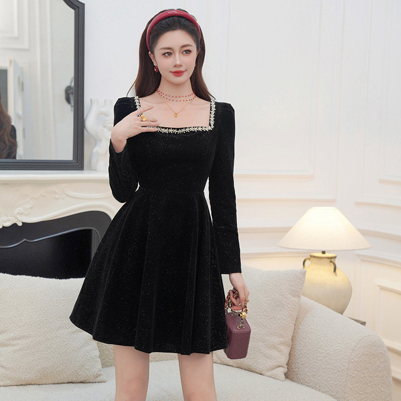 法式复古千金风丝绒连衣裙女新款收腰显瘦高级感黑色礼服生日裙子