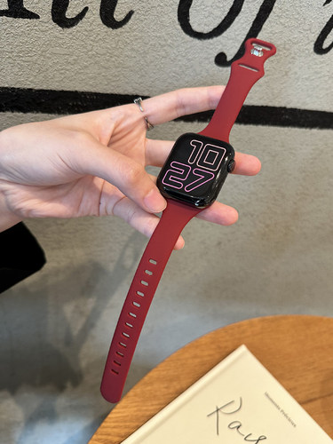 苹果iwatch8硅胶蝴蝶扣细款表带