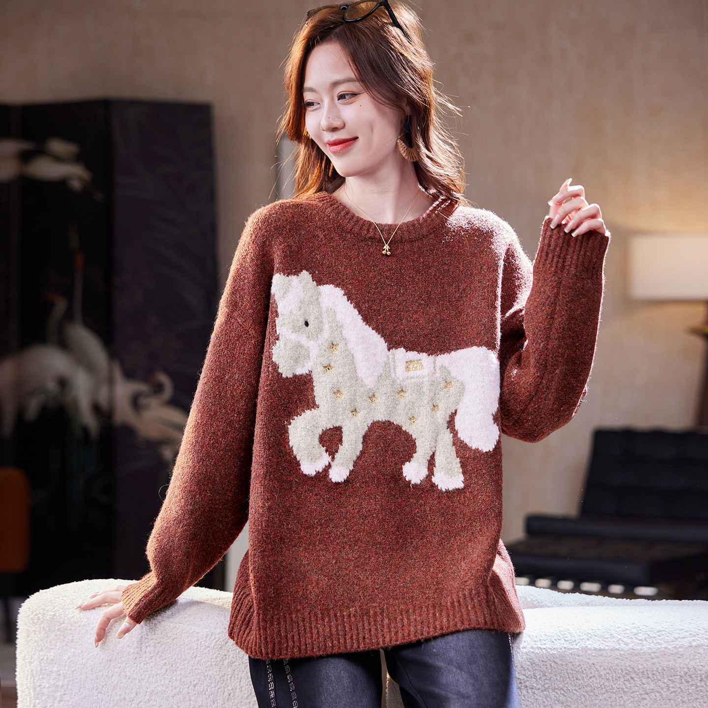 宝诗黎圆领刺绣提花慵懒毛衣