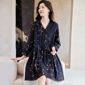 时尚 宝诗黎V领刺绣长袖 连衣裙2026春季 气质洋气减龄显瘦宽松A字裙