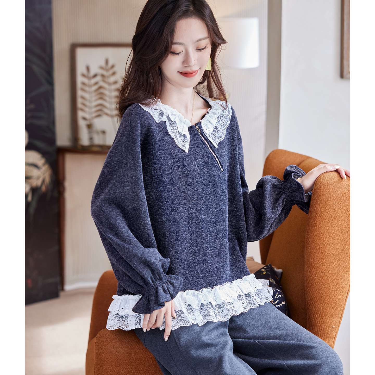 宝诗黎喇叭袖蕾丝拼接卫衣2025秋冬韩版减龄百搭慵懒宽松上衣女
