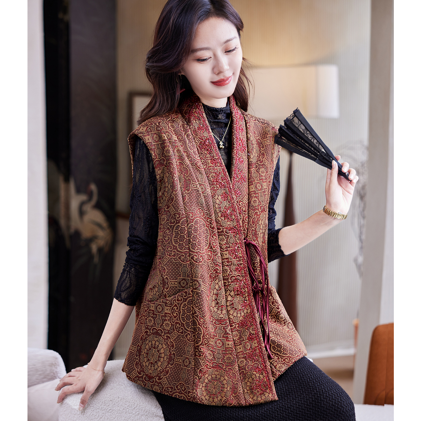 宝诗黎V领钉珠提花夹棉马甲