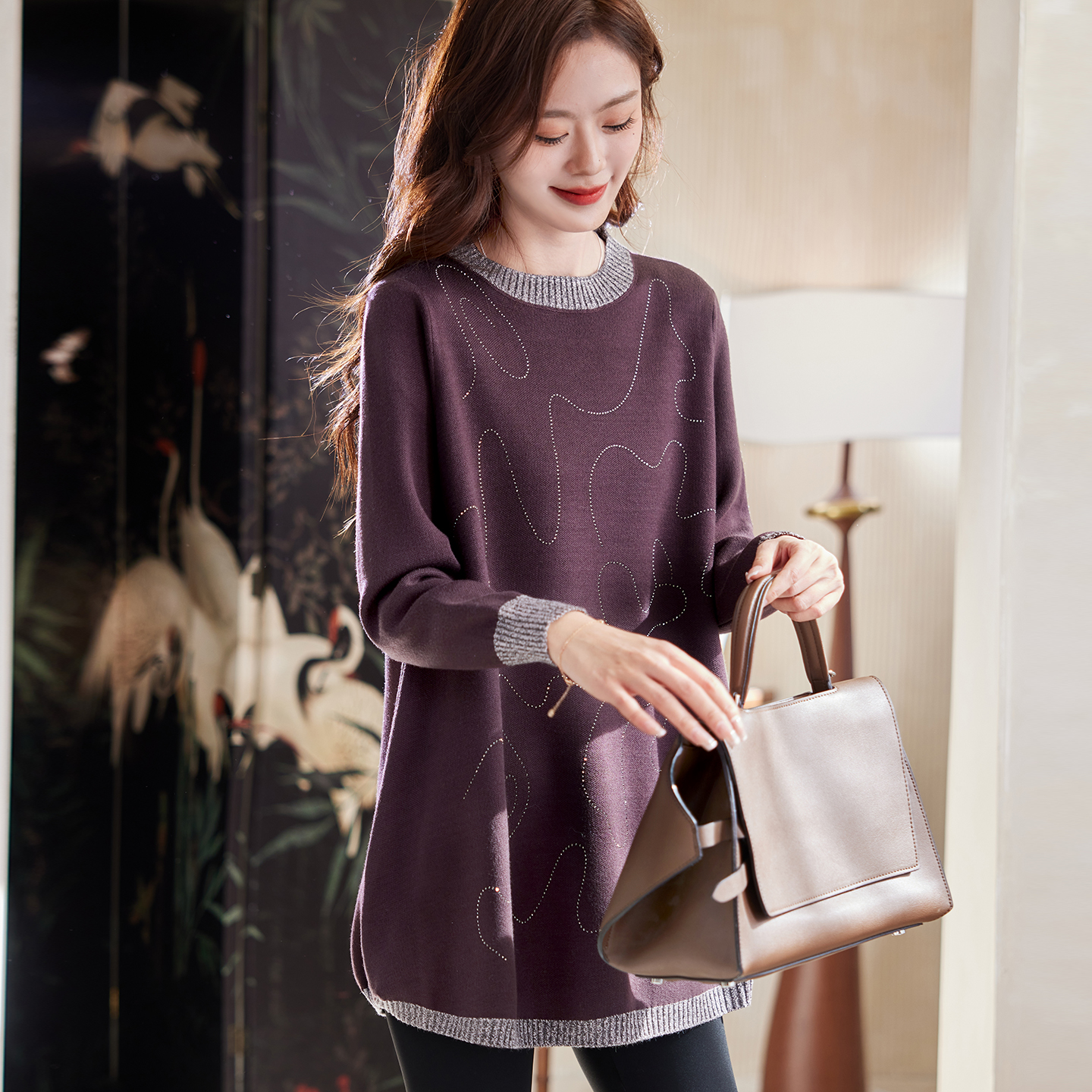 宝诗黎圆领中长款烫钻针织衫