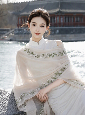 2026秋新款民族风披肩女外搭时尚旅行旅游拍照刺绣花朵丝巾围巾夏