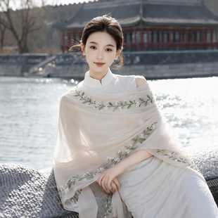 2026秋新款民族风披肩女外搭时尚旅行旅游拍照刺绣花朵丝巾围巾夏