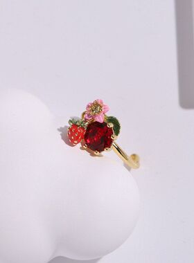 夏季甜美清新彩色四季浆果野草莓