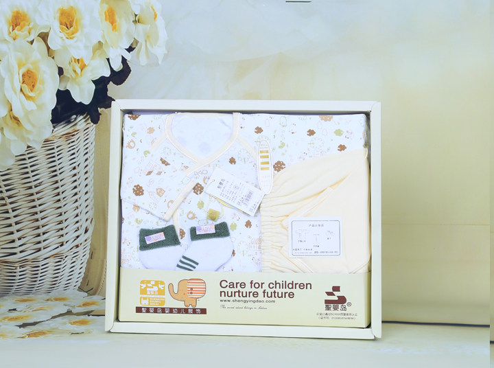 Coffret cadeau pour nouveau-né - vêtements - Ref 1964467 Image 3