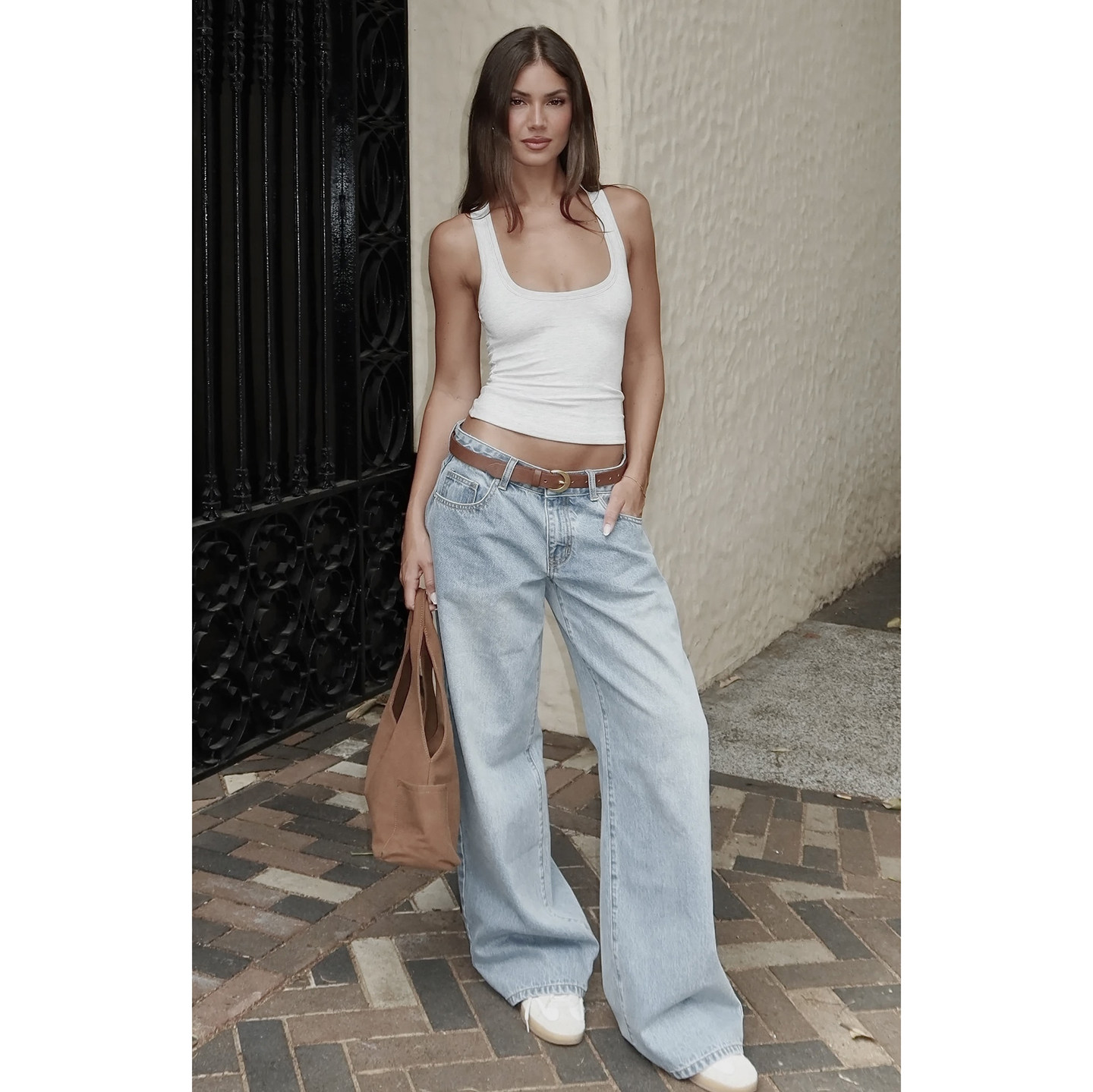 低腰阔腿宽松牛仔裤浅蓝色