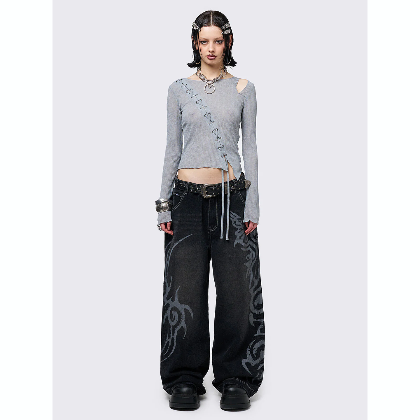 黑色复古图案宽松牛仔裤