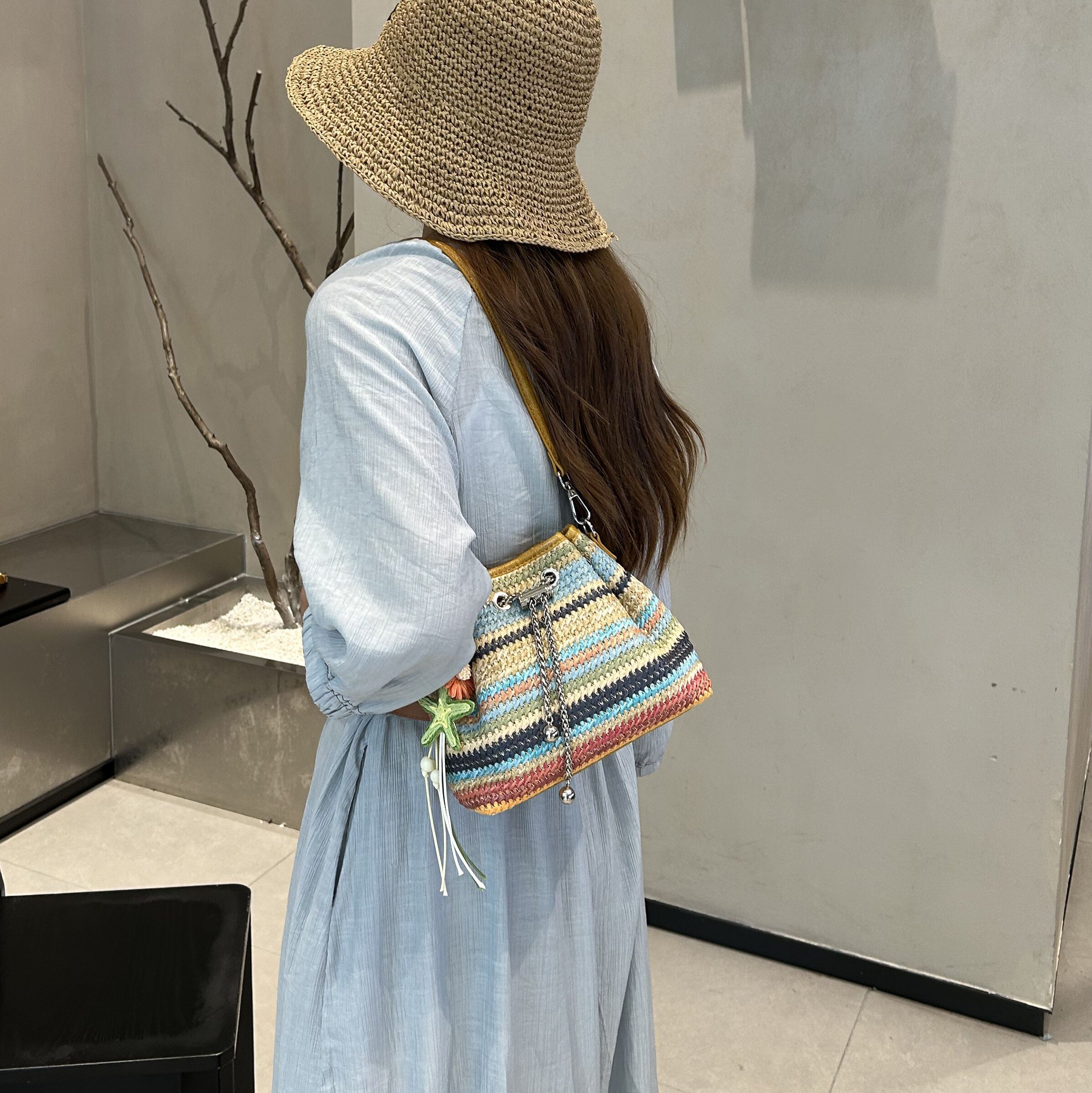 女包2026新款彩条编织福袋子小包包度假风单肩斜挎包手提水桶包包